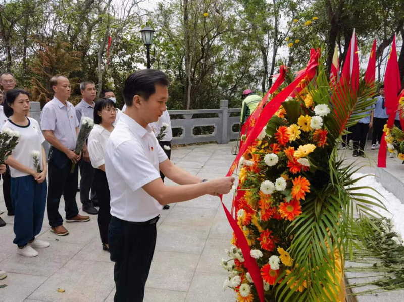 追忆峥嵘岁月 传承红色精神——陵水县委组...